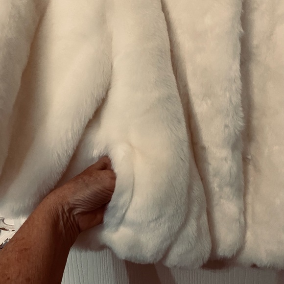 CALVIN KLEIN Faux Fur Jacket NWT Size L - Picture 3 of 11